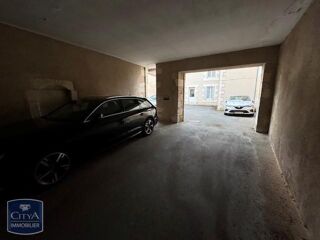  Parking / Garage à louer 