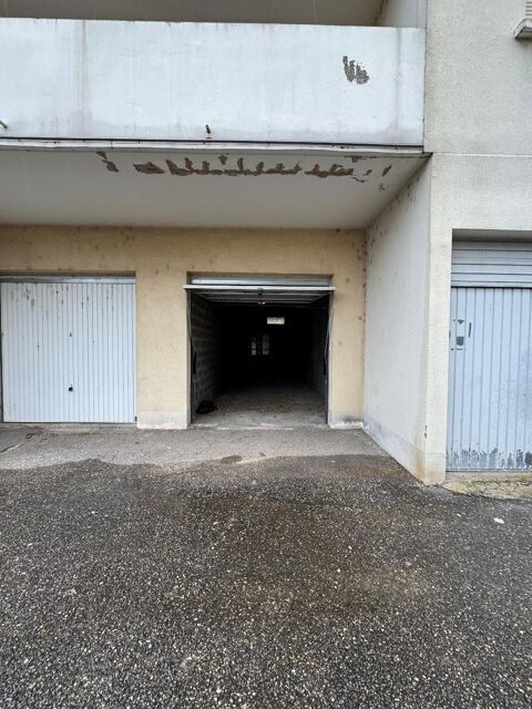 ENTREPOT/GARAGE A LOUER EN SURFACE - Situ&eacute; 18 TER AVE... 350 69150 Decines charpieu - le molard
