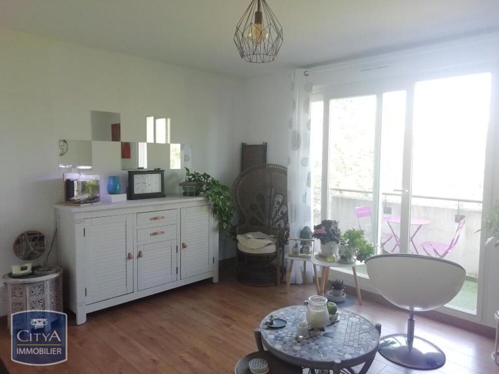 À LOUER : Appartement T2 situé à Chinon, dans le départe....