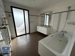 Appartement à louer 5 pièces 126 m²