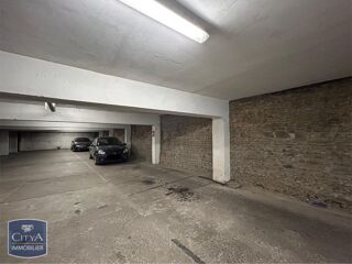  Parking / Garage à louer 