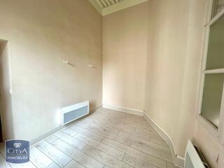  Appartement à louer 4 pièces 107 m²