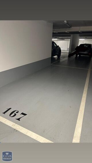  Parking / Garage à louer 
