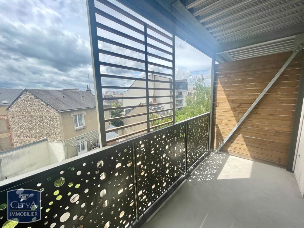 A LOUER - GRAND STUDIO AVEC BALCON Situé à Tours, dans l....