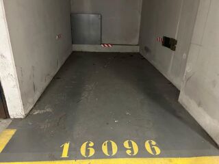  Parking / Garage à louer 