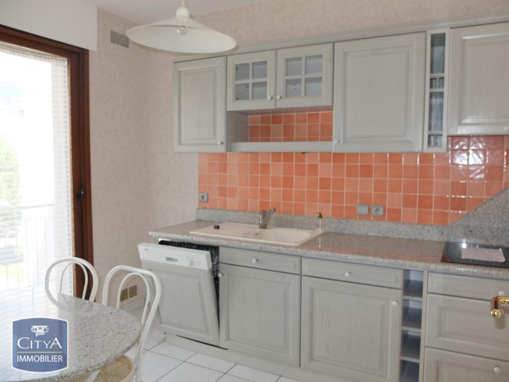 À LOUER : Appartement T5 spacieux situé 13 rue de Chamro....