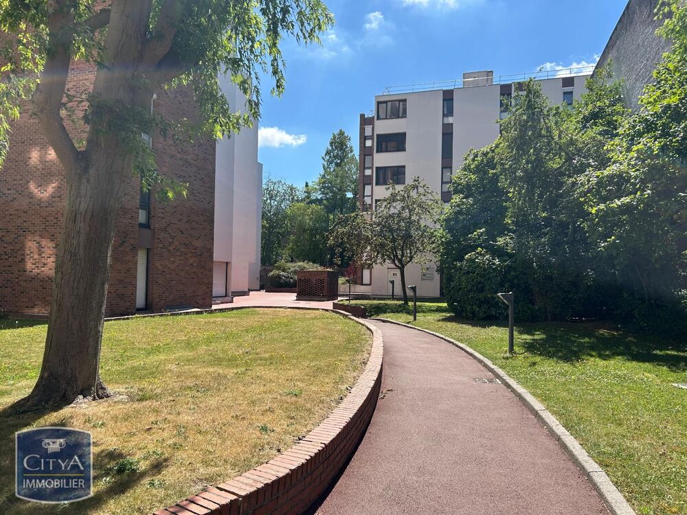 À LOUER : Découvrez cet appartement MEUBLE + une place d....