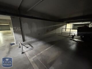  Parking / Garage à louer 