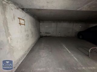 Parking / Garage à louer 