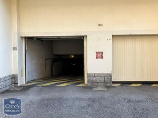  Parking / Garage à louer 