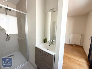  Appartement à louer 4 pièces 102 m²