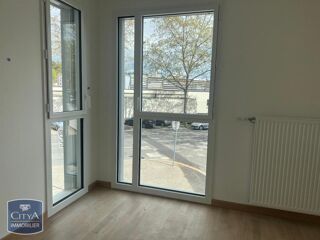  Appartement à louer 3 pièces 64 m²