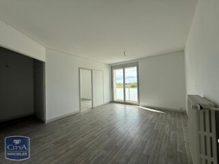  Appartement à louer 4 pièces 80 m²