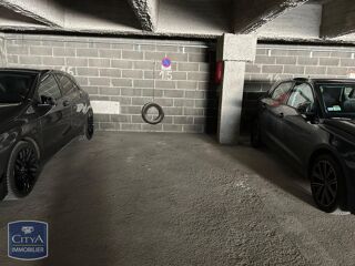  Parking / Garage à louer 