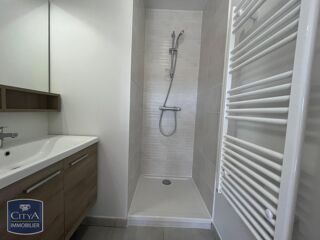  Appartement à louer 4 pièces 82 m²