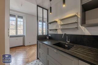  Appartement à louer 3 pièces 84 m²