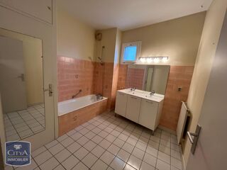 Appartement à louer 4 pièces 118 m²