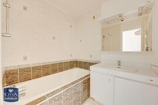  Appartement à louer 3 pièces 79 m²