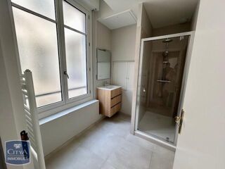  Appartement à louer 3 pièces 77 m²