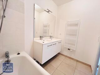  Appartement à louer 3 pièces 64 m²