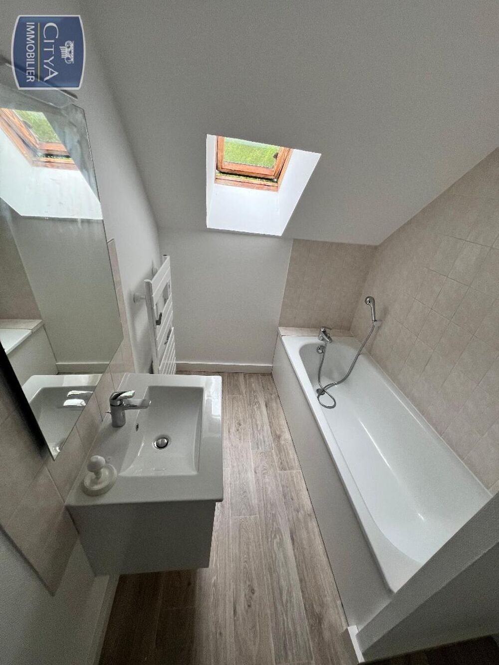 location Appartement - 2 pièce(s) - 67 m² Mézières-en-Brenne (36290)