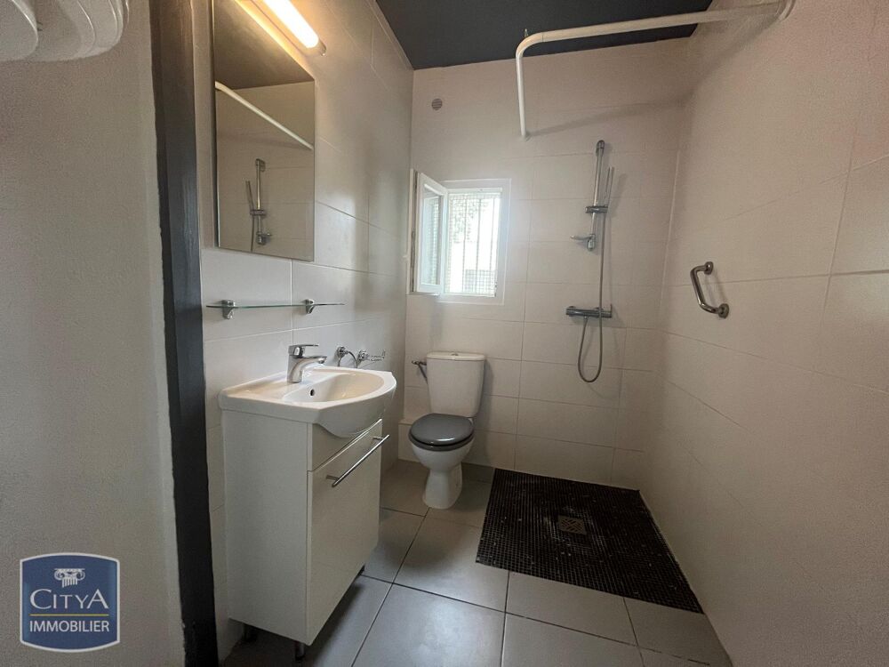 A LOUER -- ISTRES 13800 -- APPARTEMENT DE TYPE 2BIS -- R....