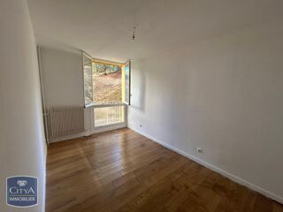  Appartement à louer 5 pièces 84 m²