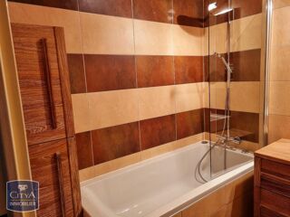  Appartement à louer 4 pièces 82 m²