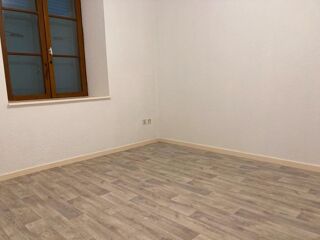  Appartement à louer 3 pièces 77 m²