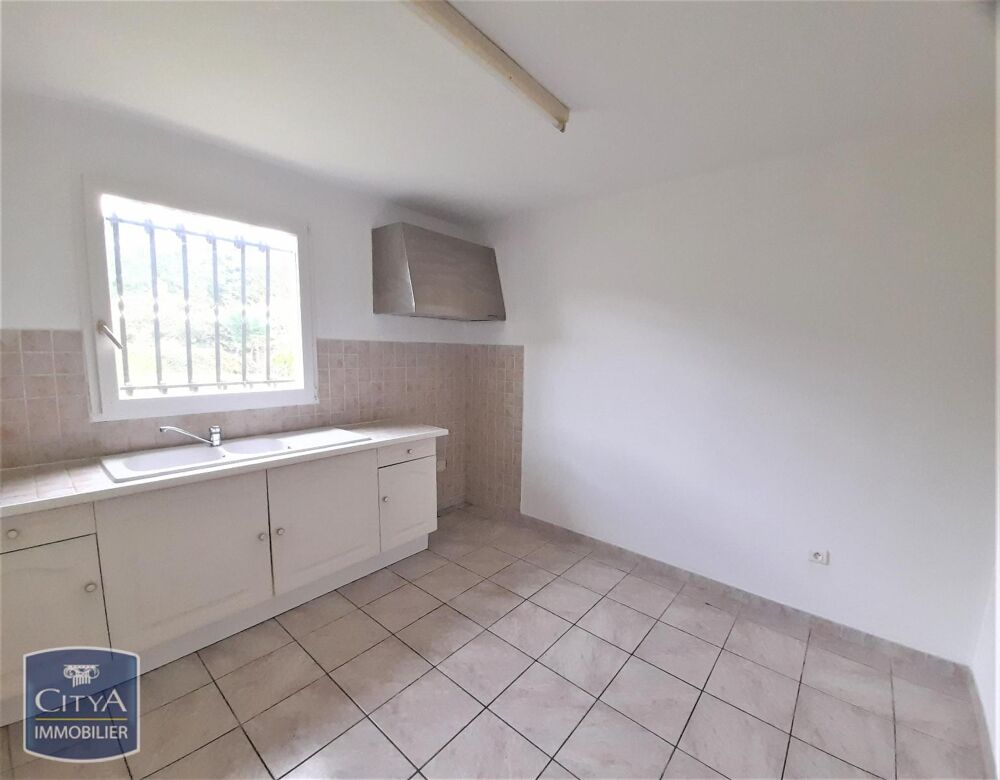 MAISON AVEC GARAGE ET JARDIN A SAINT PORQUIER Nous vous ....