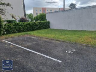  Parking / Garage à louer 