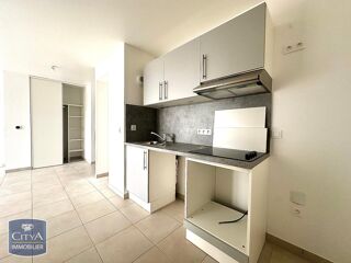  Appartement à louer 4 pièces 79 m²