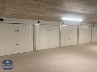  Parking / Garage à louer 