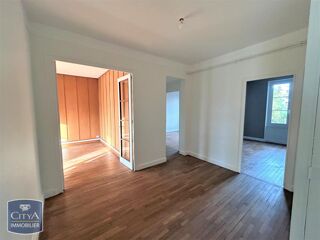  Appartement à louer 4 pièces 96 m²