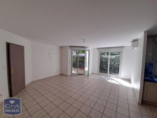  Appartement à louer 3 pièces 77 m²