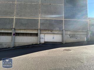  Parking / Garage à louer 