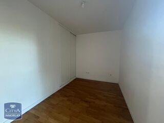  Appartement à louer 4 pièces 104 m²