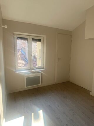  Appartement à louer 1 pièce 28 m²