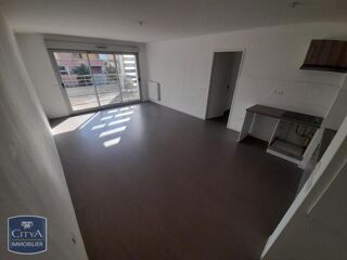  Appartement à louer 4 pièces 77 m²
