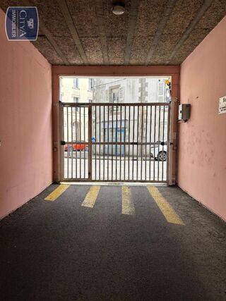  Parking / Garage à louer 