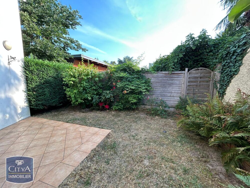 À LOUER : Découvrez cette charmante maison T4 avec un ga....