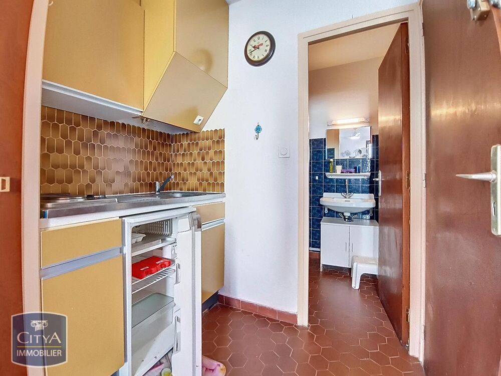 VENTE d'un studio à rafraîchir avec terrasse de 9 m², vu....