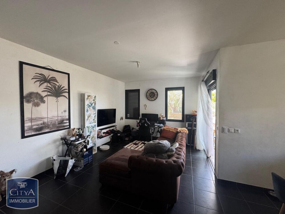 VENTE d'un appartement non meublé, idéalement situé sans....