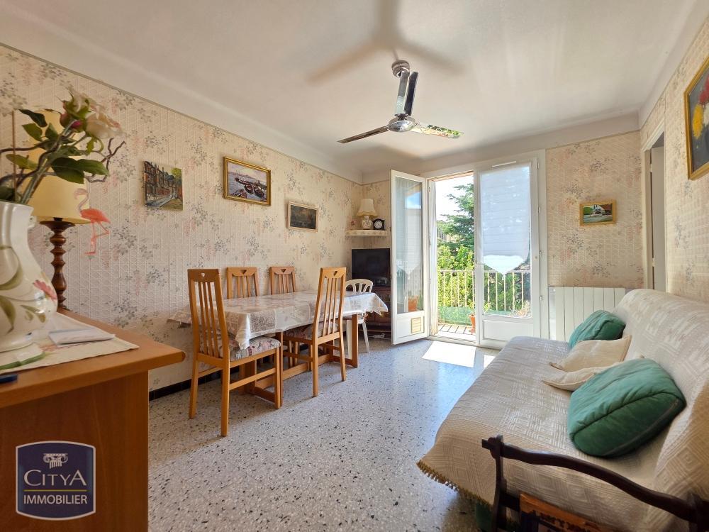 À VENDRE SANARY SUR MER - PORT A PIED - T3 avec terrasse....