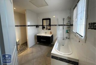  Villa  vendre 9 pices 250 m