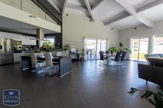  Villa  vendre 7 pices 235 m