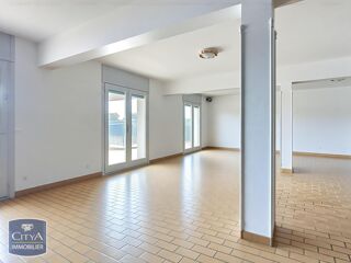  Maison  vendre 9 pices 370 m