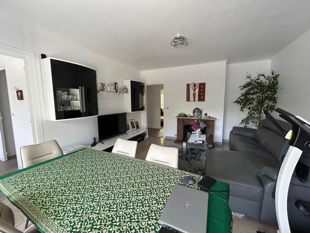 VENTE : Maison avec 4 chambres sur un terrain de 720 m²,....