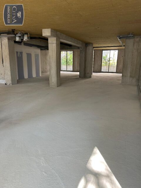   Vente / Local Commercial - 233 m² 