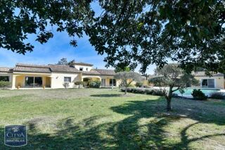  Maison  vendre 8 pices 240 m